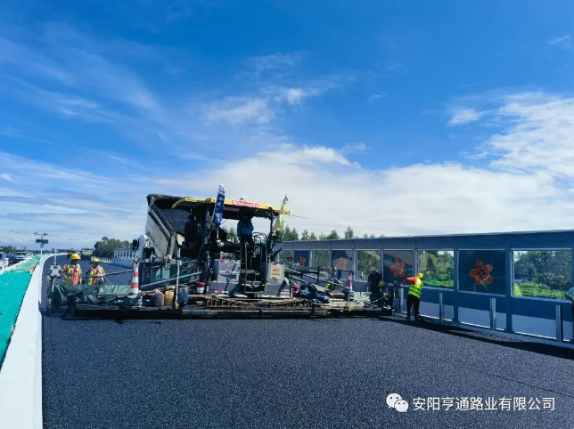 湛江環(huán)城高速路面GAC-16C型瀝青混凝土上面層試驗(yàn)段圓 滿(mǎn)成功